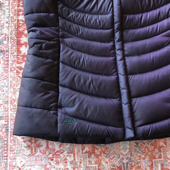 Woman’s, The North Face vest, Small, blackberry wine/green. - Picture 3 of 7